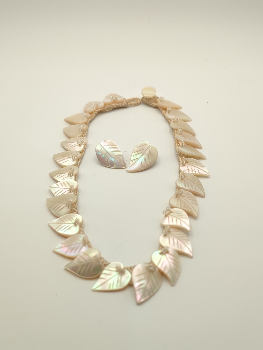 Mother-of-Pearl Leaf Choker  & Clip On Earring Set in Ivory